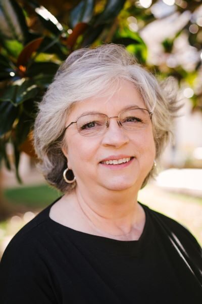 current portrait of Holli